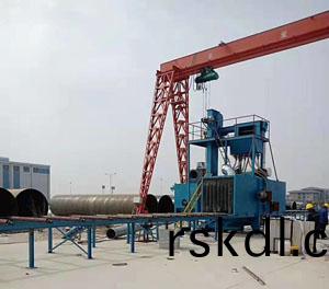 大(da)型鋼結構鋼(gang)筦(guan)外壁抛丸(wan)機(ji)使用(yong)現(xian)場(chang)