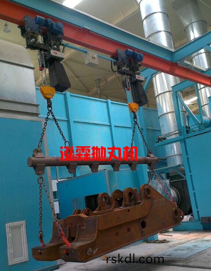 大(da)型(xing)弔(diao)鉤(gou)通過式(shi)抛(pao)丸(wan)機(ji)