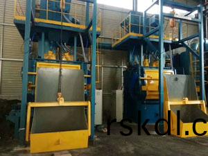 Q3210自動(dong)上下(xia)料履帶(dai)式抛丸(wan)機