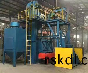 Q3220自(zi)動(dong)上(shang)料(liao)履(lv)帶(dai)式(shi)抛丸機客戶使用現場