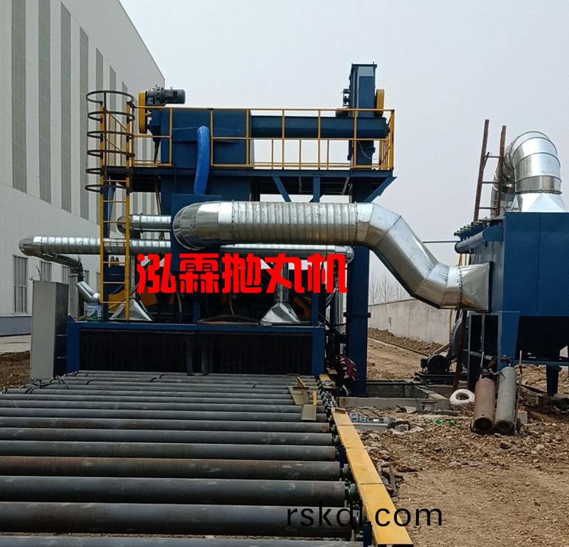 鋼闆(ban)抛丸(wan)除(chu)鏽(xiu)機對(dui)鋼闆進行錶(biao)麵處理