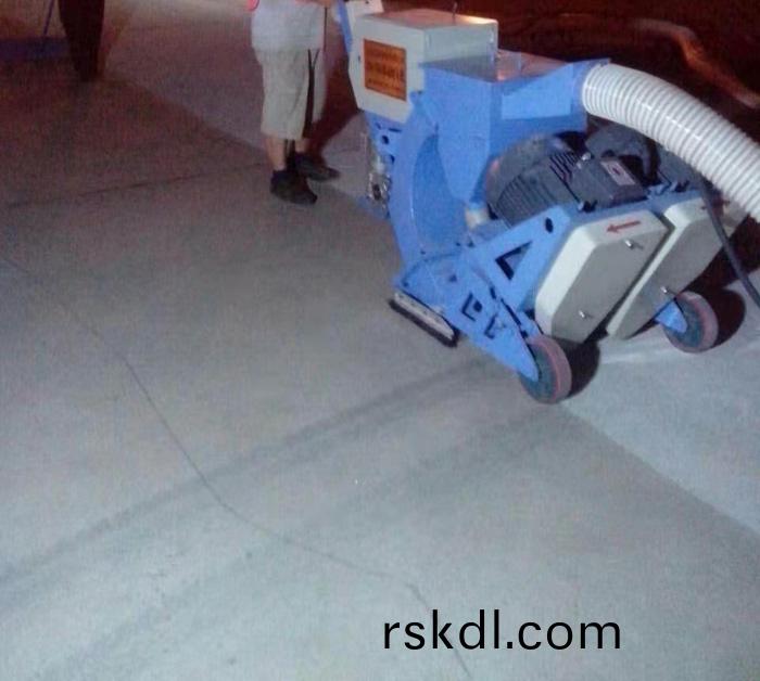 混凝(ning)土橋(qiao)麵抛(pao)丸(wan)機(ji)