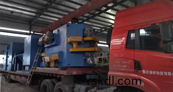 輥(gun)道通過(guo)式抛丸(wan)機(ji)髮徃(wang)新(xin)疆(jiang)烏魯(lu)木齊(qi)