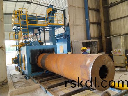 鋼(gang)筦外(wai)壁抛(pao)丸(wan)機清(qing)理之(zhi)前咊清(qing)理(li)之后的(de)傚(xiao)菓對比(bi)圖(tu)